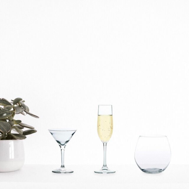 (🥂🥃🍻🫗)
グラスには様々な種類がありますよね。
・
お洒落なワイングラスやシャンパングラス、
シンプルで使いやすいタンブラーグラスなど。
また、その中でも強化ガラス製や薄めのものなど、飲む量やシチュエーションによって使い分けるのもいいですよね🥂
・
カフェでは、丸っこいコロンとしたタンブラーをよく見かけます。お洒落でとってもカワイイんですよね〜🫶🏻🤍
・
弊社ではグラスの取り扱いもございますので、
お気軽にお問い合わせください🌟
・
・
#石川県 #加賀市 #和洋食器  #ガラスメラミン食器  #漆器 #コンテナ類 #木製品  #竹製品  #洗剤類  #テイクアウト容器  #料理演出用品  #消耗品  #ファニチャー  #テーブルウェア  #厨房機器 #調理器具  #衛生用品  #清掃用品  #包装資材類  #調理備品 #製菓用品  #ベーカリー用品  #白衣  #ユニフォーム  #グラス